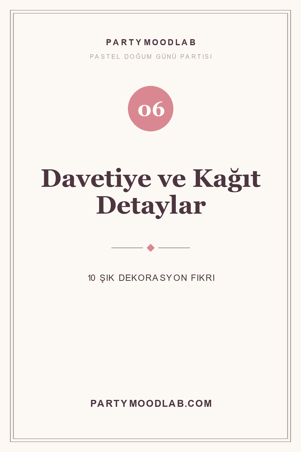 Pastel doğum günü davetiyesi ve kağıt detaylar